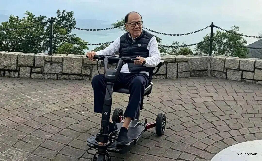 98岁李嘉诚被传去世,长实集团紧急澄清!与新加坡总理黄循财同框照曝光